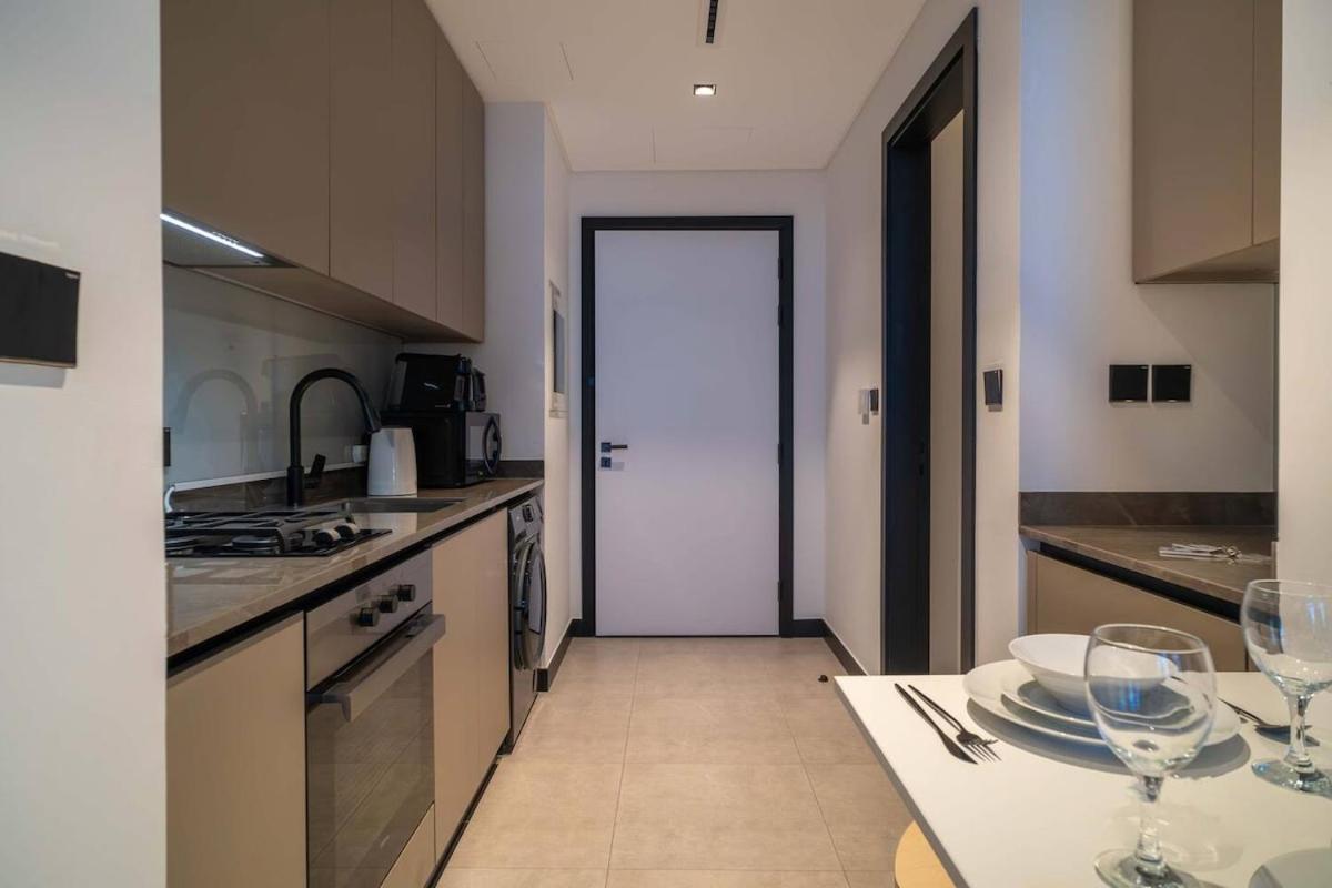 Tick- Lavish In 15 Northside W Skyline View *