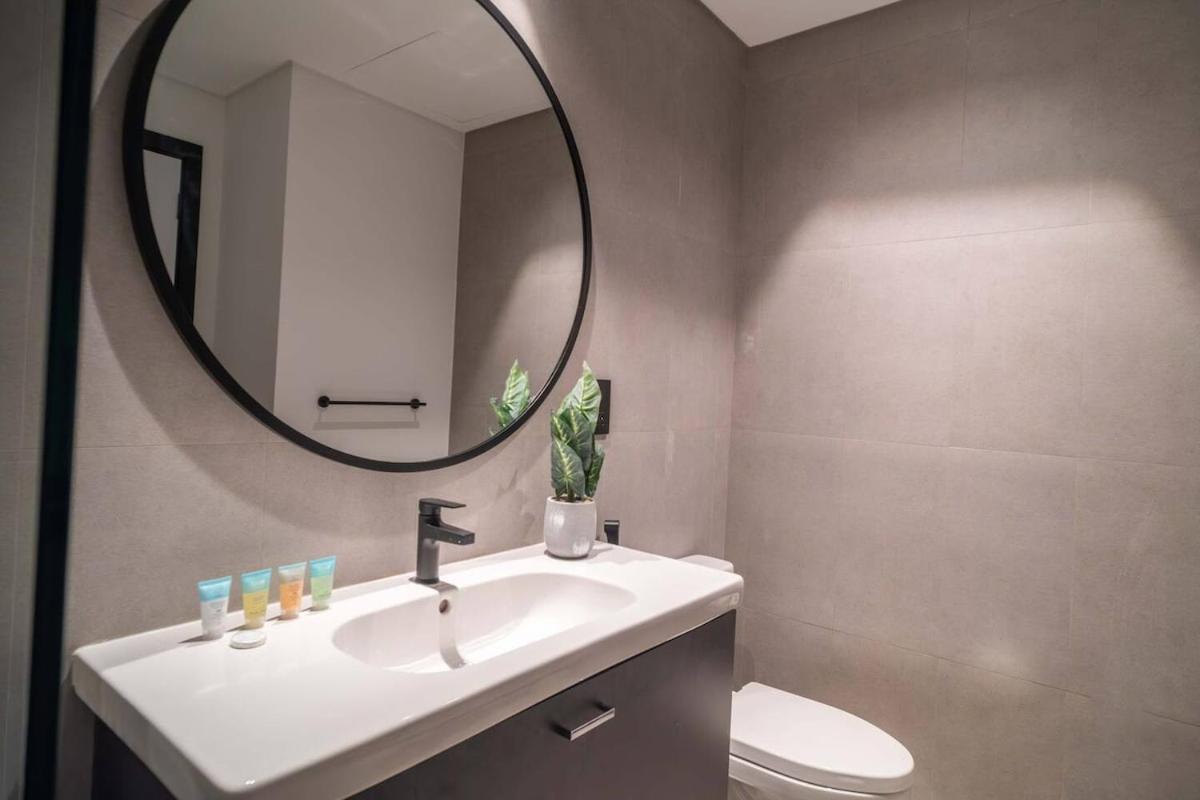 Tick- Lavish In 15 Northside W Skyline View